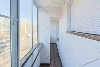 Отделка пластиковыми панелями прямой лоджии