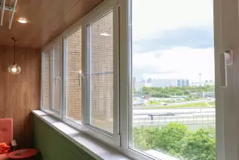 Кейс: отделка шестиметрового балкона стеновым паркетом в Химках