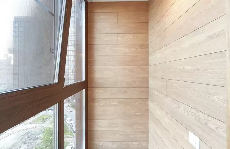 Отделка балконов и лоджий деревом в Чехове