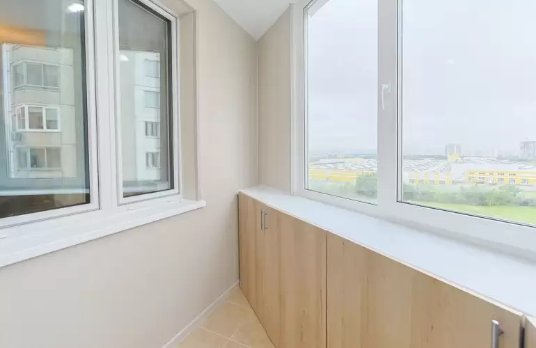 Обшивка ПВХ панелями балкона Утюжок